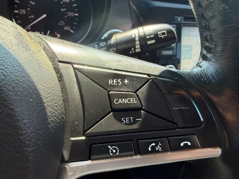 Used 2017 Nissan Rogue SV w/ SV Premium Package FWD image 16