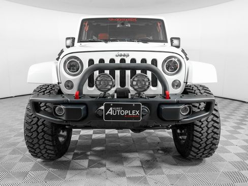 Used 2015 Jeep Wrangler Unlimited Rubicon image 2