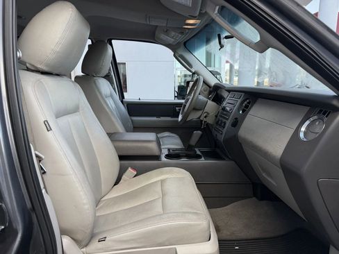 Used 2013 Ford Expedition XLT image 16