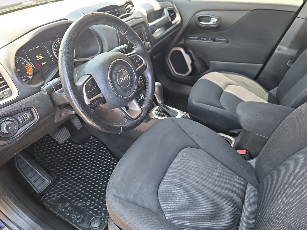 Used 2016 Jeep Renegade Latitude w/ Popular Equipment Group AWD/4WD image 18