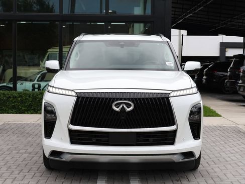 Certified 2026 INFINITI QX80 Luxe w/ Cargo Package AWD/4WD image 3