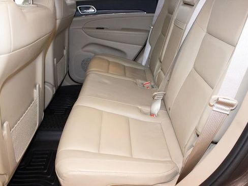 Used 2019 Jeep Grand Cherokee Limited image 17