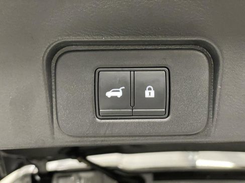 Used 2022 Nissan Rogue SL w/ SL Premium Package image 10