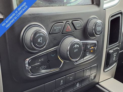 Used 2020 RAM 1500 Classic SLT w/ Luxury Group image 29