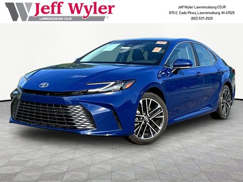 Used 2025 Toyota Camry XLE FWD image 1