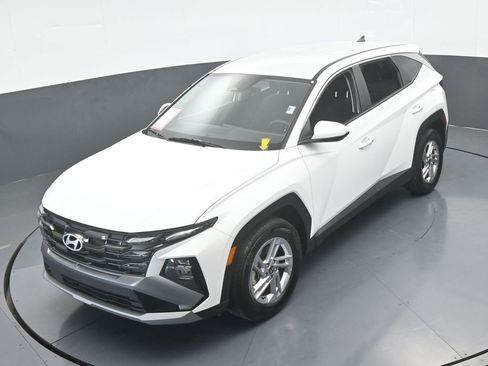 Used 2025 Hyundai Tucson SE image 46