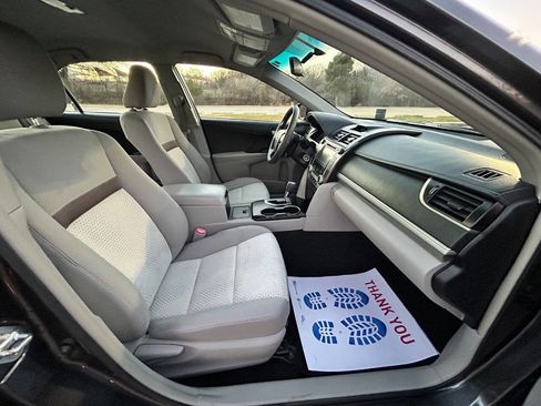 Used 2014 Toyota Camry LE image 15
