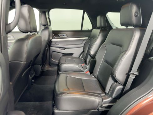 Used 2018 Ford Explorer XLT w/ Equipment Group 202A image 13