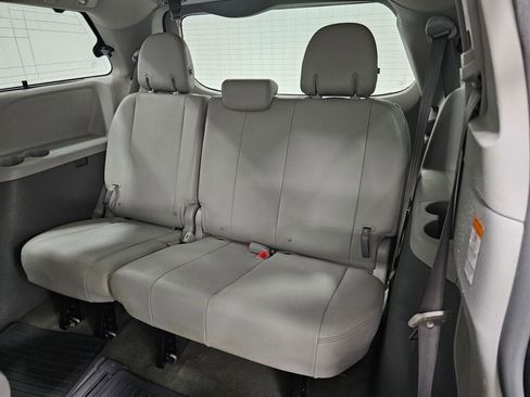Used 2015 Toyota Sienna XLE Premium FWD image 13