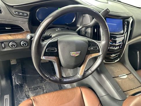 Used 2020 Cadillac Escalade Luxury image 5
