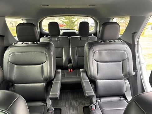 Used 2022 Ford Explorer XLT w/ Equipment Group 202A image 35