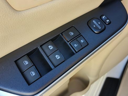 Used 2015 Toyota Camry XLE image 31