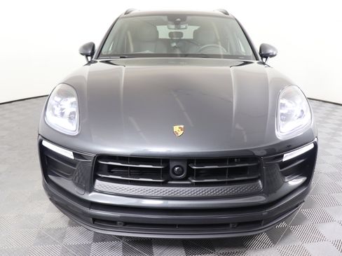 Used 2025 Porsche Macan image 11