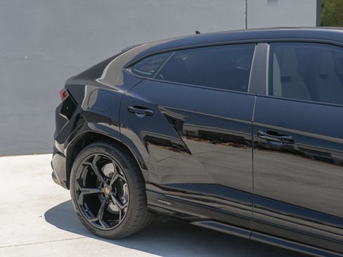 Used 2026 Lamborghini Urus SE AWD/4WD image 33