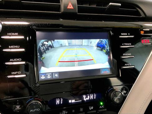 Used 2018 Toyota Camry XLE image 28