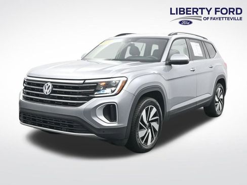 Used 2024 Volkswagen Atlas SE image 1