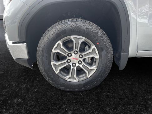 New 2026 GMC Sierra 1500 SLE image 10