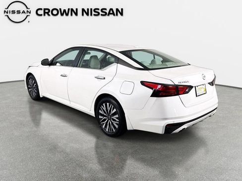 Certified 2024 Nissan Altima 2.5 SV w/ SV Premium Package FWD image 8