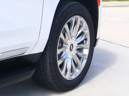 Used 2021 Cadillac Escalade Premium Luxury RWD image 11