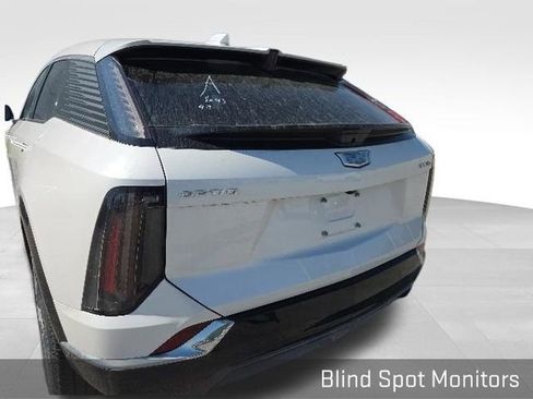 Used 2025 Cadillac Optiq Luxury 2 w/ LPO, Floor Liner Package AWD/4WD image 6