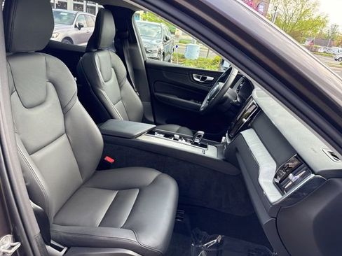 Used 2025 Volvo XC60 B5 Plus AWD/4WD image 16
