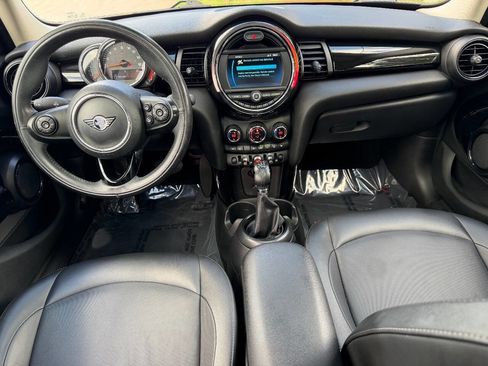 Used 2019 MINI Cooper 4-Door Hardtop w/ Signature Upholstery Package image 25