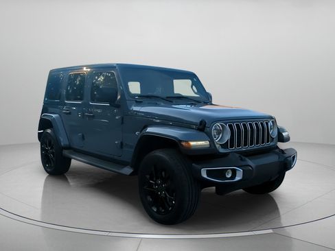 Used 2025 Jeep Wrangler Unlimited Sahara AWD/4WD image 2
