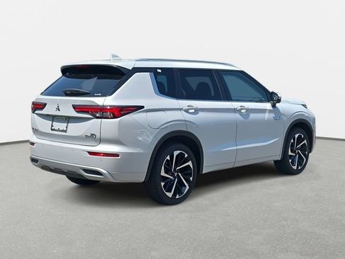 Used 2025 Mitsubishi Outlander SEL image 5
