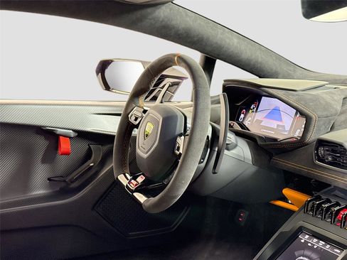 Used 2023 Lamborghini Huracan Tecnica image 21