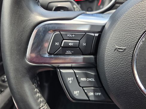 Used 2020 Ford Mustang Premium RWD image 31