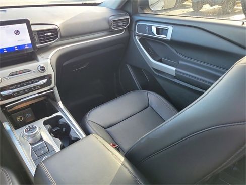 Used 2022 Ford Explorer XLT w/ Equipment Group 202A image 16