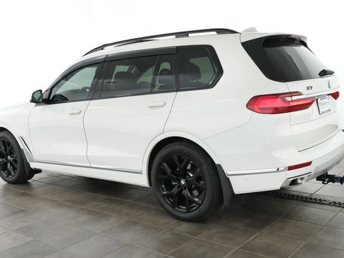 Used 2022 BMW X7 xDrive40i w/ Premium Package AWD/4WD image 3