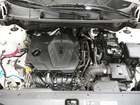 Used 2023 Kia Sportage LX image 9