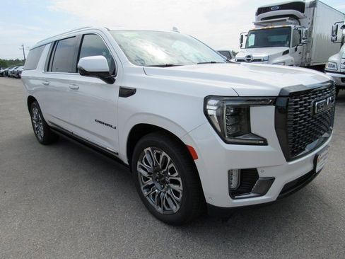 Used 2023 GMC Yukon XL Denali Ultimate image 5