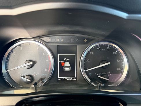 Used 2014 Toyota Highlander XLE image 10