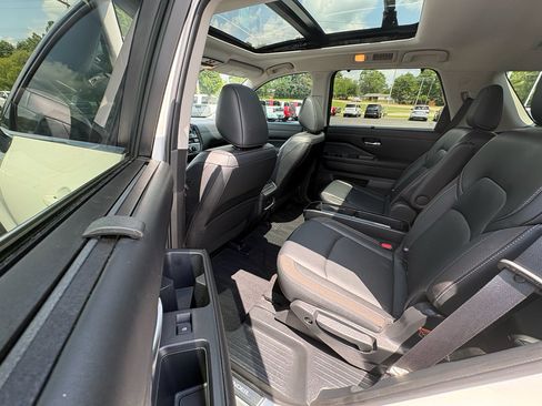 Used 2023 Nissan Pathfinder SL w/ SL Premium Package AWD/4WD image 22
