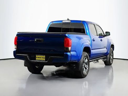 Used 2018 Toyota Tacoma TRD Sport image 7