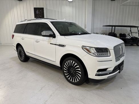 Used 2020 Lincoln Navigator Black Label w/ Cargo Convenience Package image 7