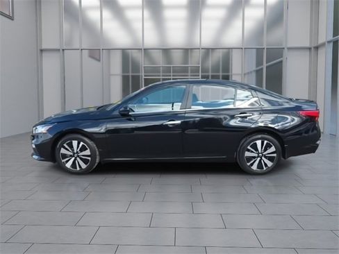 Certified 2022 Nissan Altima 2.5 SV w/ SV Premium Package image 5