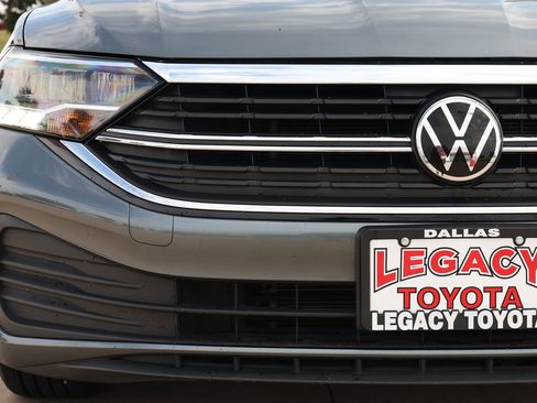Used 2024 Volkswagen Jetta SE FWD image 10