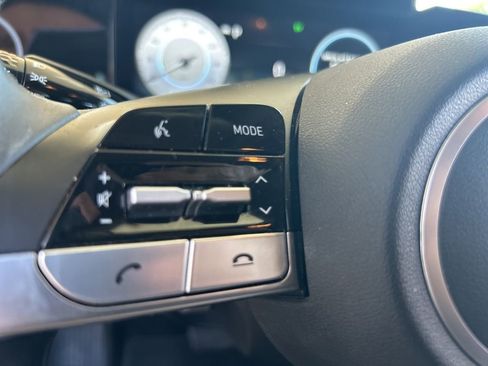 Used 2023 Hyundai Elantra Limited image 25