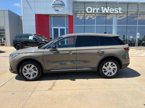 Used 2025 Lincoln Corsair FWD image 2