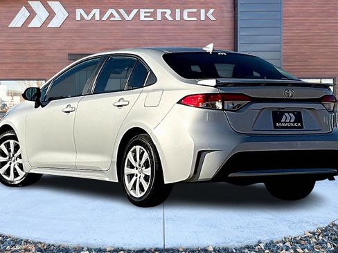 Used 2022 Toyota Corolla LE image 4