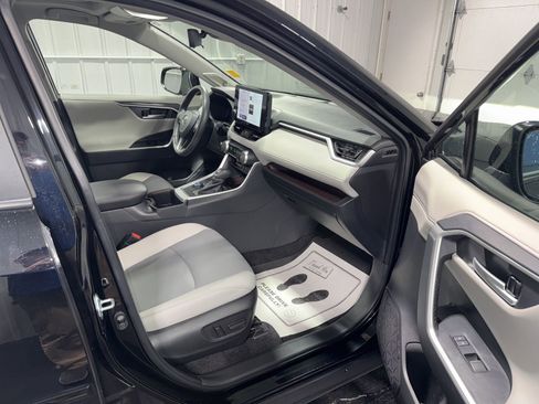 Used 2025 Toyota RAV4 Limited w/ Advanced Technology Package image 11