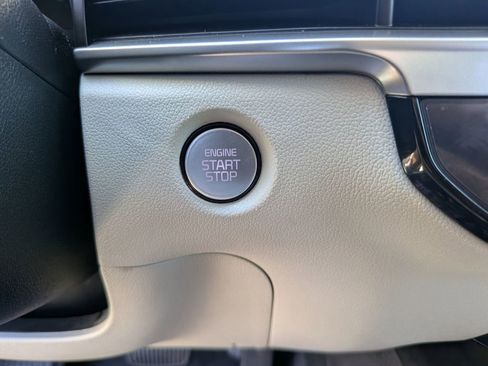 Certified 2025 Kia Sorento S image 30