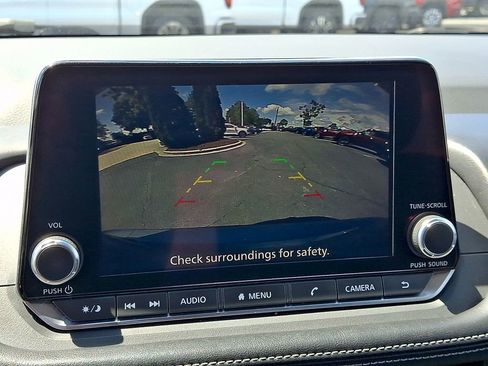 Used 2024 Nissan Rogue SV FWD image 18