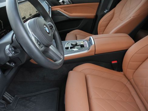 Used 2025 BMW X5 sDrive40i w/ M Sport Package RWD image 12