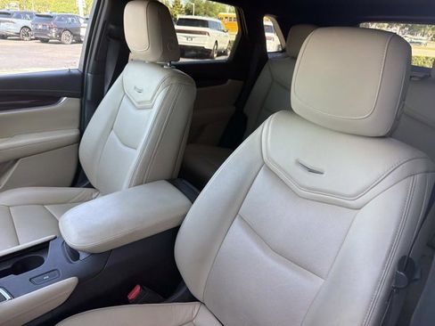 Used 2018 Cadillac XT5 Luxury w/ Driver Awareness Package FWD image 13