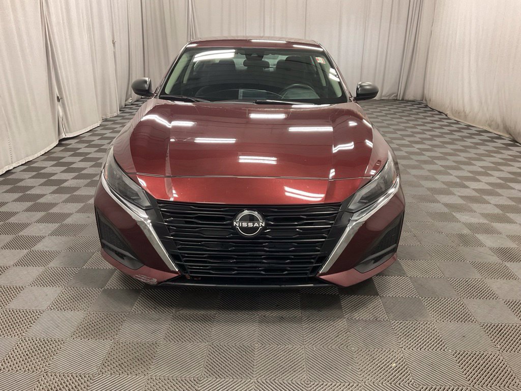 Used 2024 Nissan Altima 2.5 SV FWD image 12