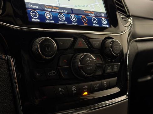 Used 2021 Jeep Grand Cherokee Limited image 19